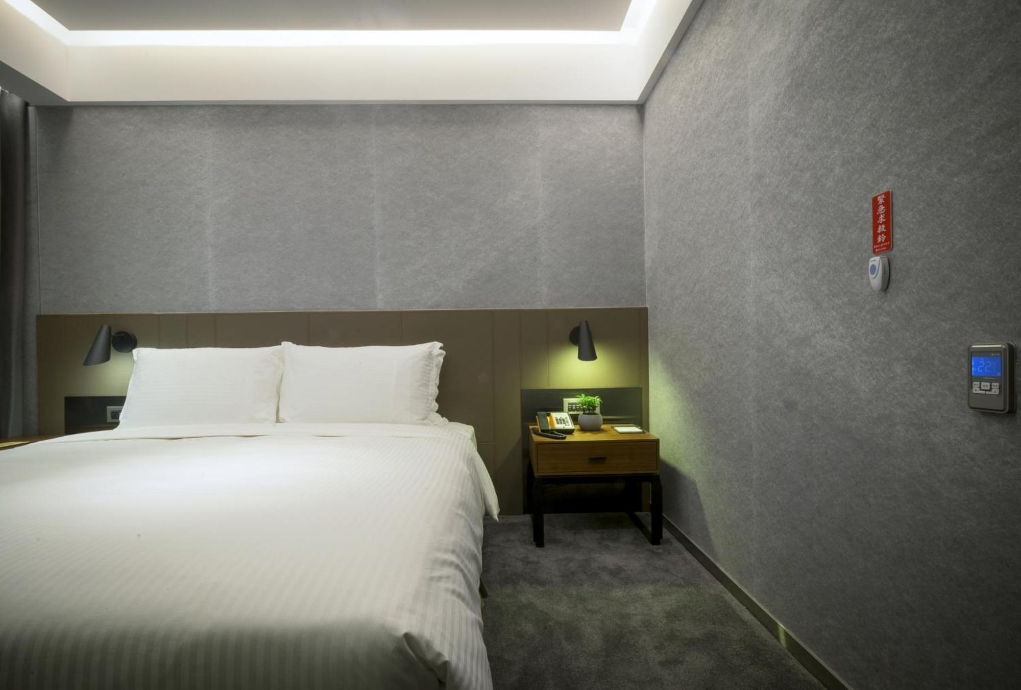 CHECK inn Taipei Nanjing Bagian luar foto